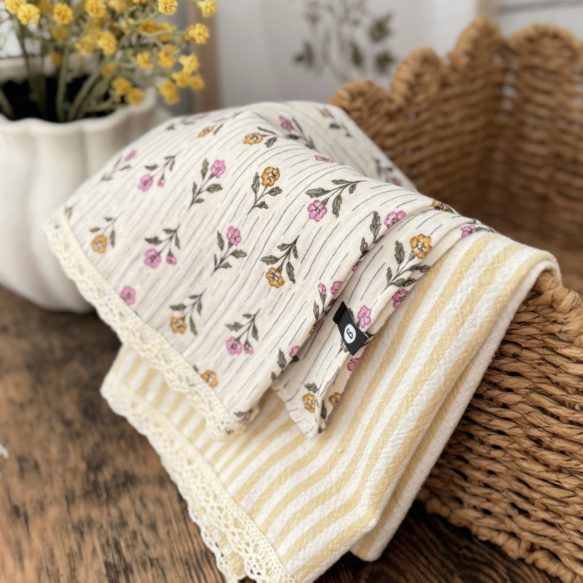 Linge à vaiselle (paquet 2) en coton &amp; mousseline  - Fleurs crèmes